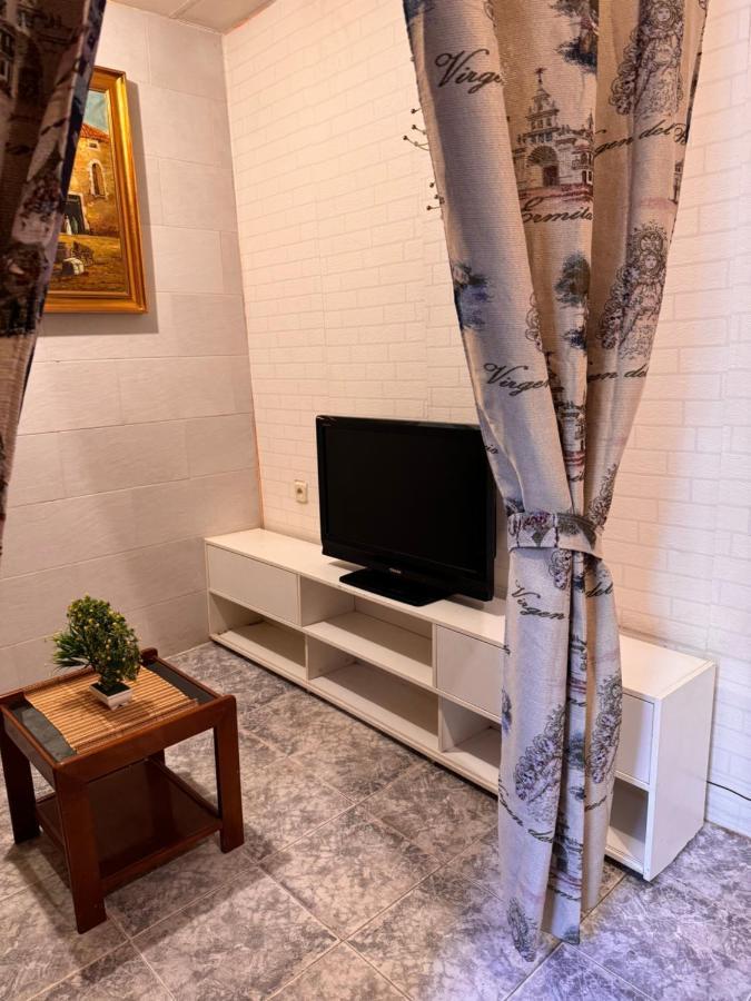 Bonita Habitacion En Chalet Барселона Экстерьер фото